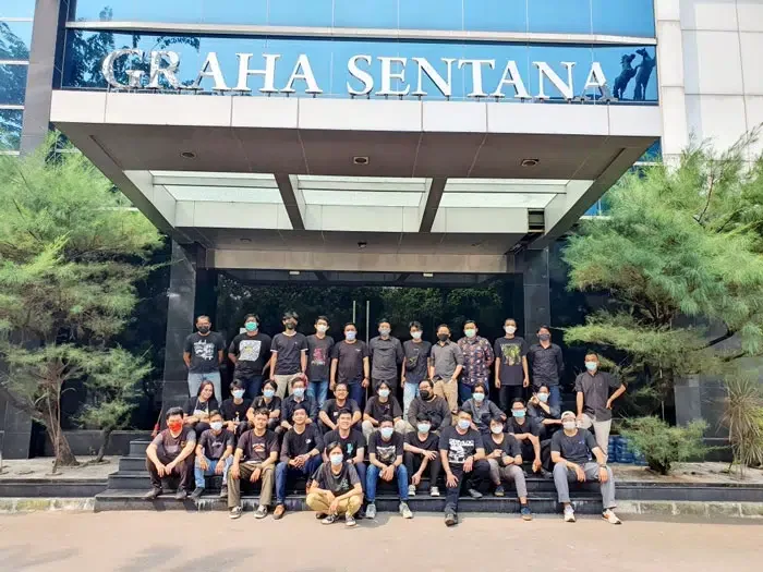 Callnovo team group photo, lobby